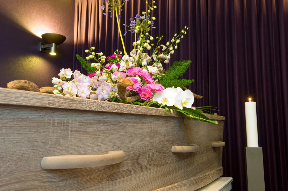 How Casket Flowers Can Honor a Loved One