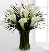 Always adored bouquet of calla lilies arranged in vase Medium