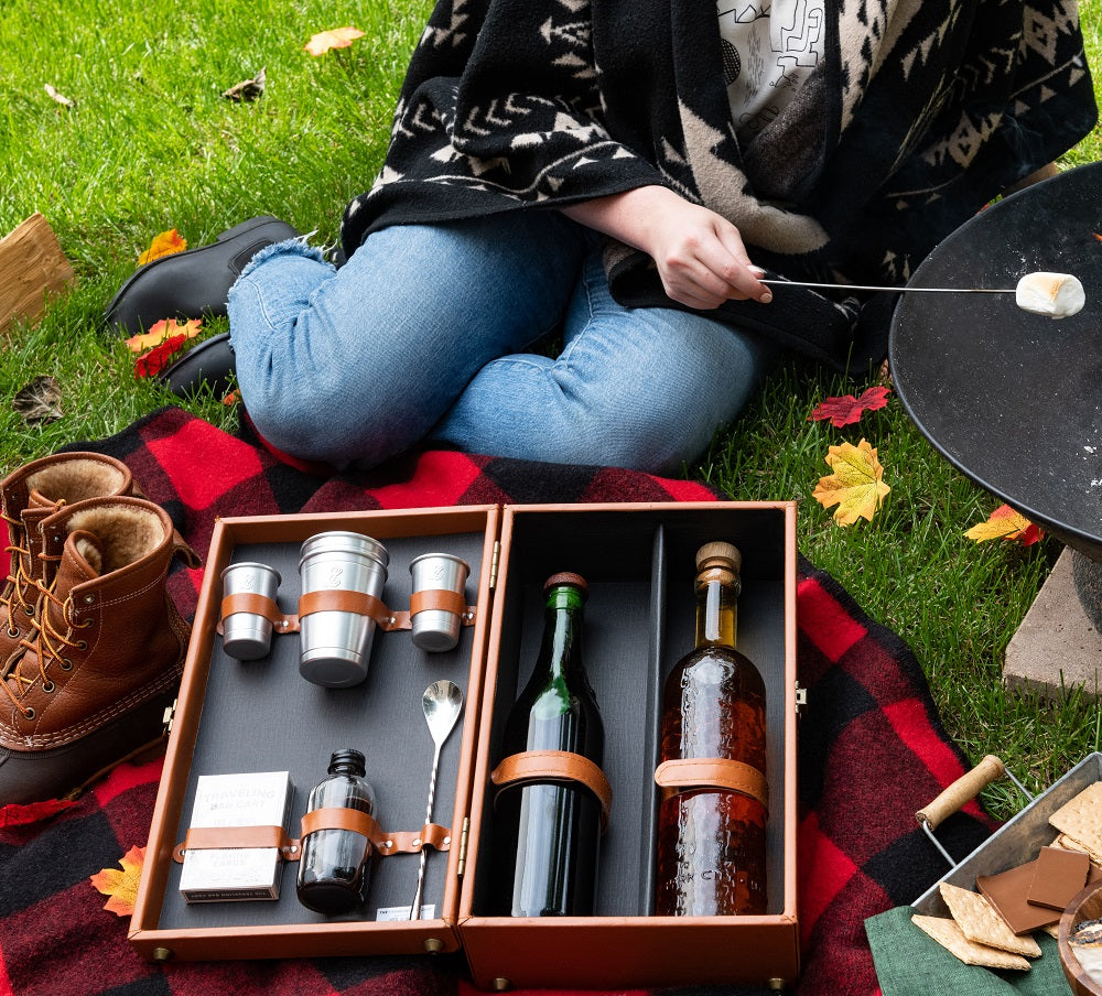 Traveling bar cart for picnics